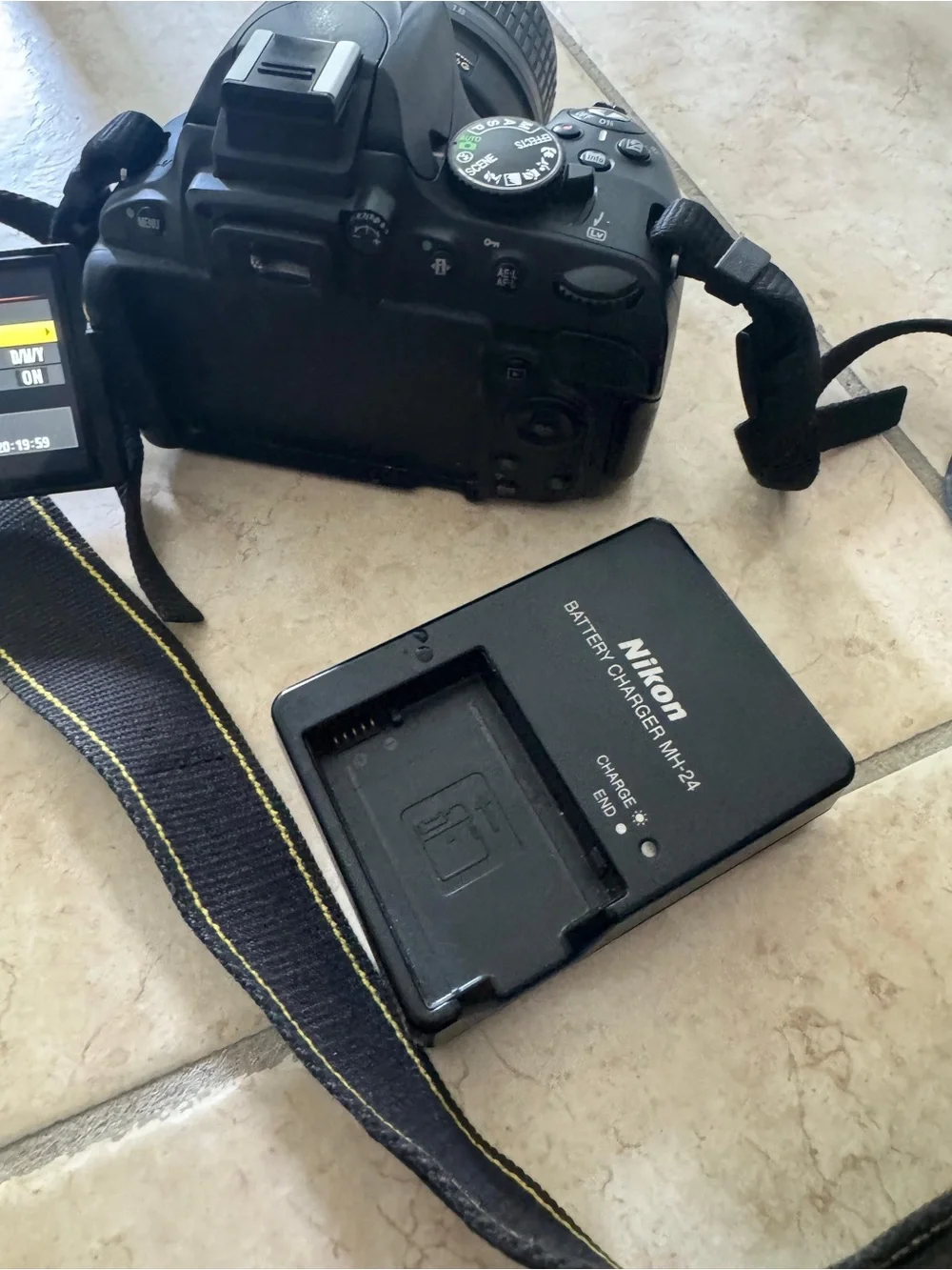 Nikon D5100 DSLR Camera in Black with 18-55mm Lens